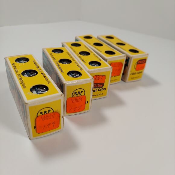 Vintage Flash Cubes Lot Westinghouse 5 Boxes 15 Camera Flashcubes 60 Flashes - Picture 8 of 13